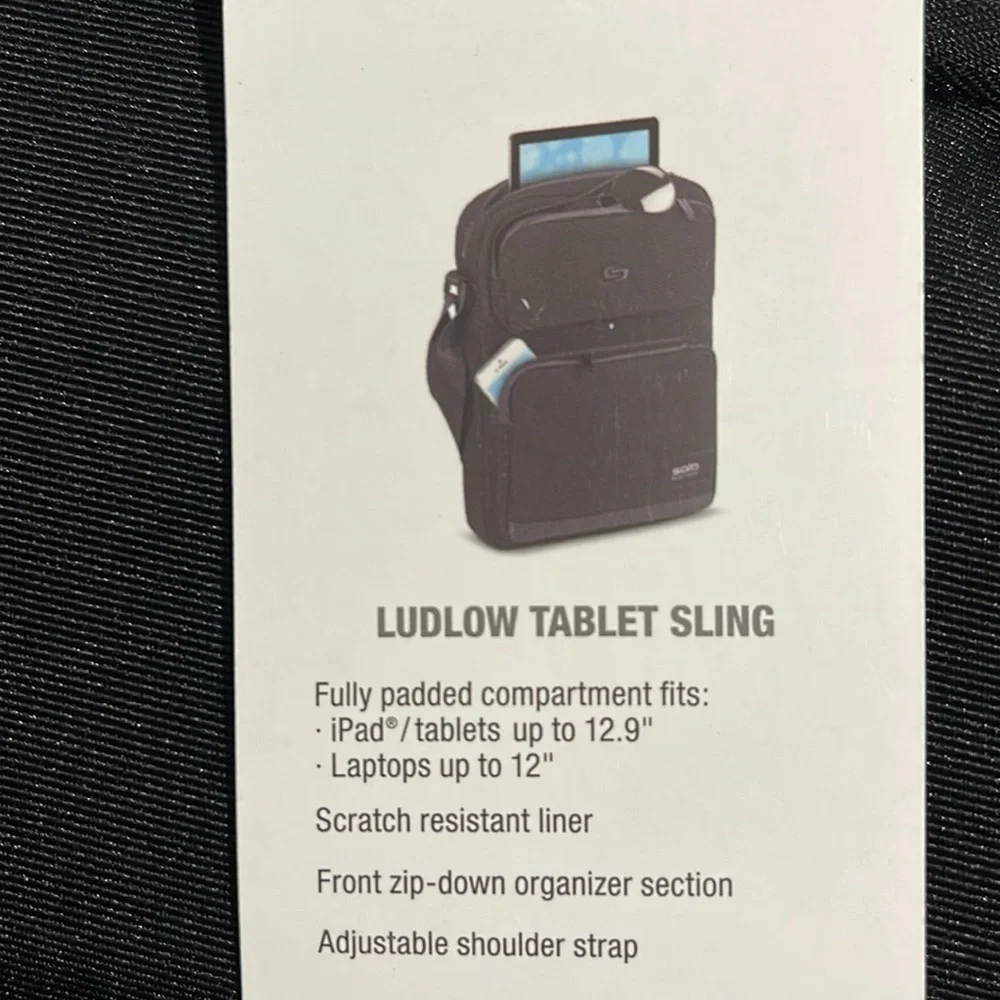 - Solo New York tablet sling